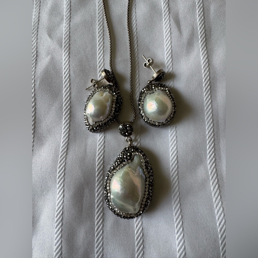 Elegant Silver and White Jewelry Set 925